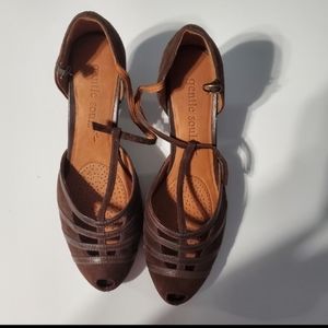 NWT Kenneth Cole Gentle Souls T-strap Heel pumps Shoes Peep Toe leather …